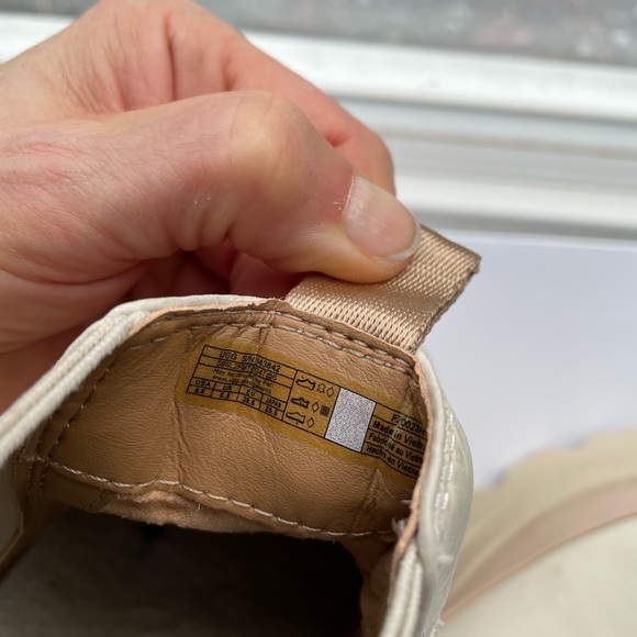 Sz8.5 UGG Brisbane lug stack leather neutral cream boot - Picture 13 of 15